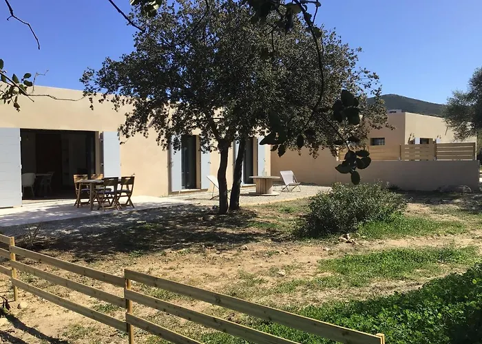 Villa à 900 m de la plage de Lozari